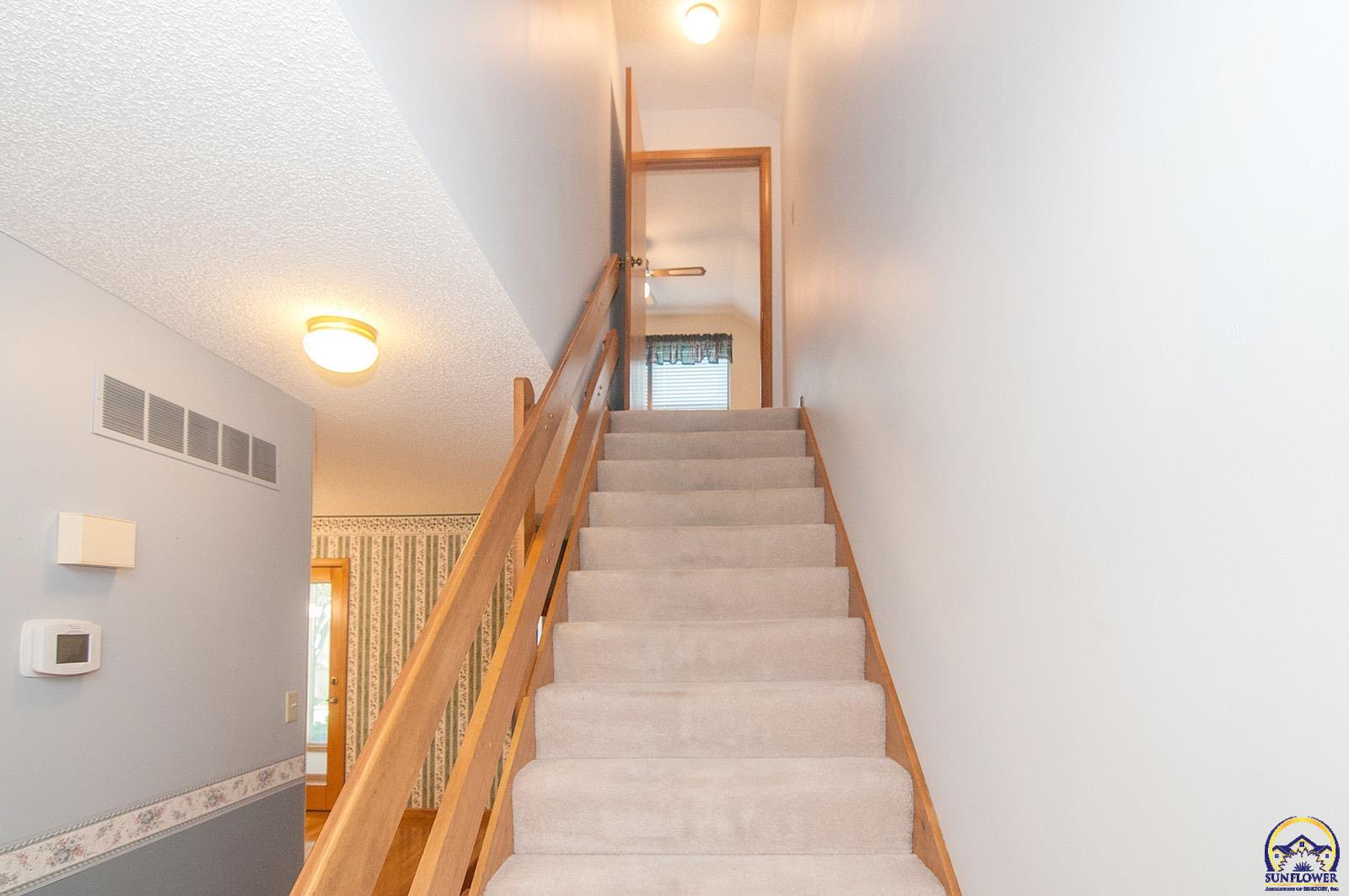 Topeka, Kansas 66605, United States, 3 Bedrooms Bedrooms, ,2 BathroomsBathrooms,Residential,Pending,131618