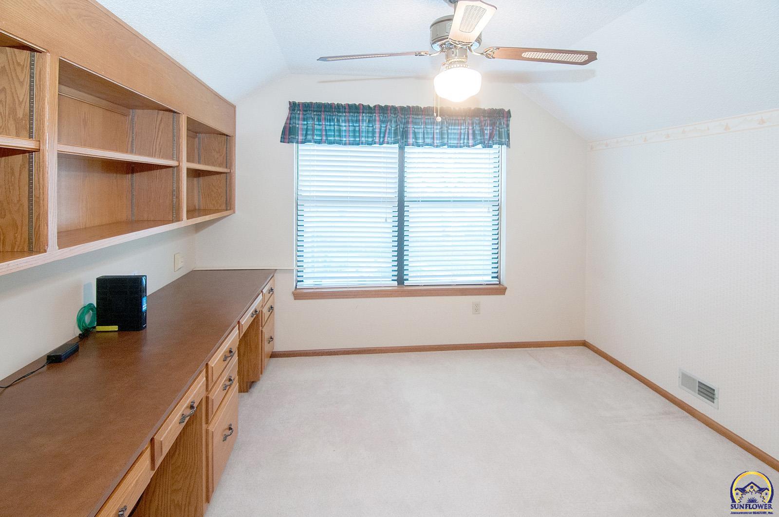 Topeka, Kansas 66605, United States, 3 Bedrooms Bedrooms, ,2 BathroomsBathrooms,Residential,Pending,131618