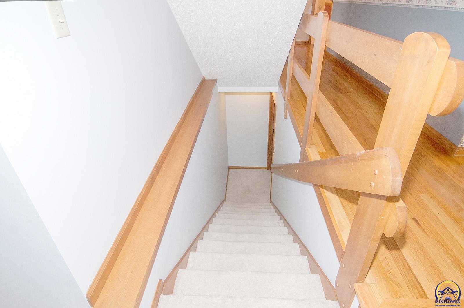 Topeka, Kansas 66605, United States, 3 Bedrooms Bedrooms, ,2 BathroomsBathrooms,Residential,Pending,131618