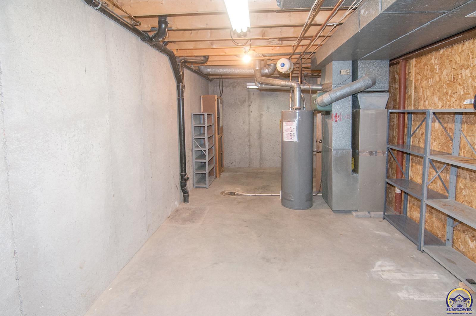 Topeka, Kansas 66605, United States, 3 Bedrooms Bedrooms, ,2 BathroomsBathrooms,Residential,Pending,131618