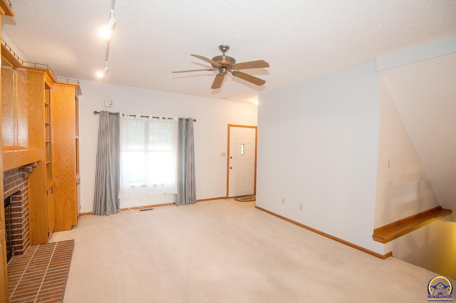 Topeka, Kansas 66605, United States, 3 Bedrooms Bedrooms, ,2 BathroomsBathrooms,Residential,Pending,131618