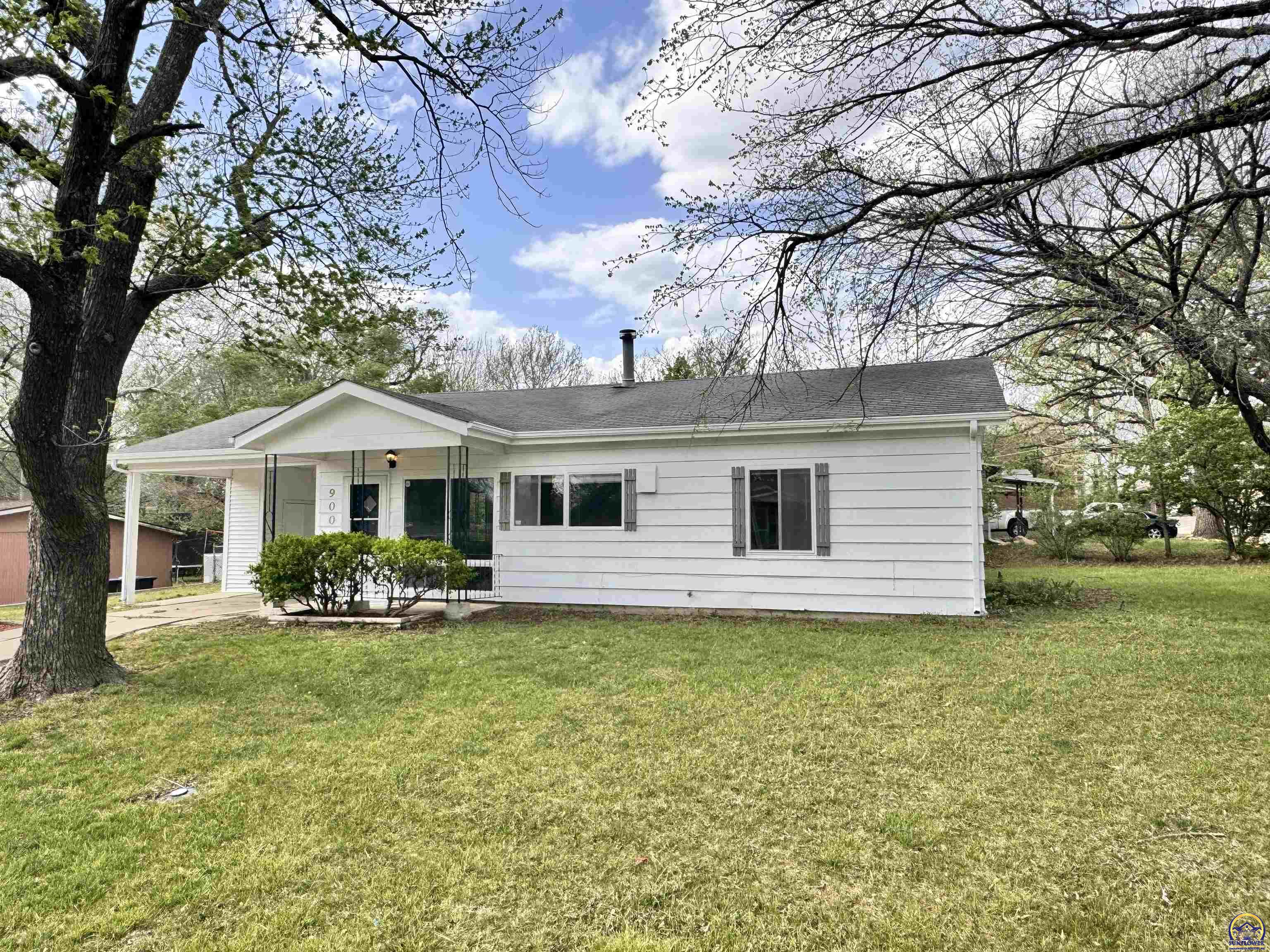 Topeka, Kansas 66611, United States, 3 Bedrooms Bedrooms, ,1 BathroomBathrooms,Residential,Pending,60306