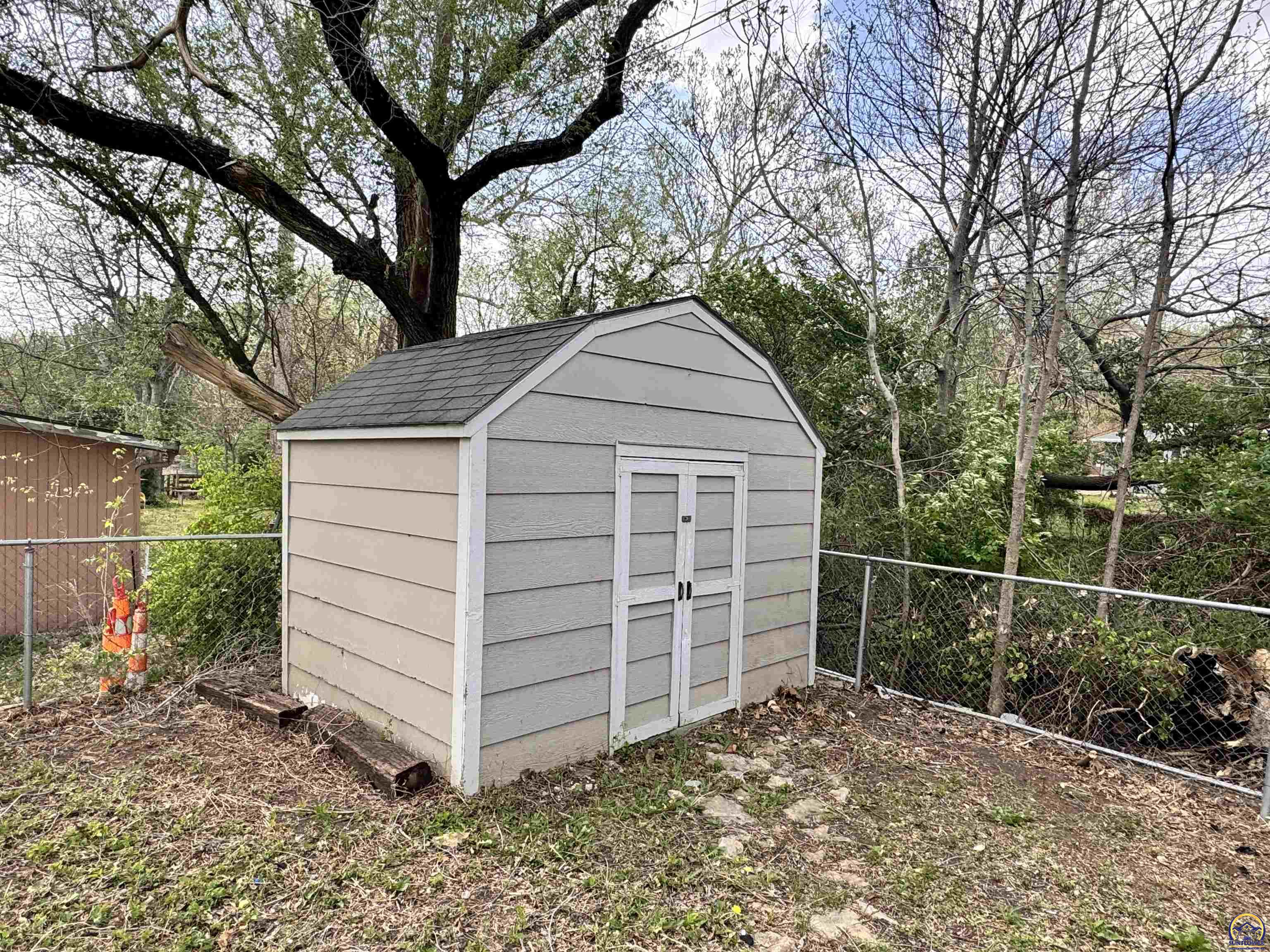 Topeka, Kansas 66611, United States, 3 Bedrooms Bedrooms, ,1 BathroomBathrooms,Residential,Pending,60306