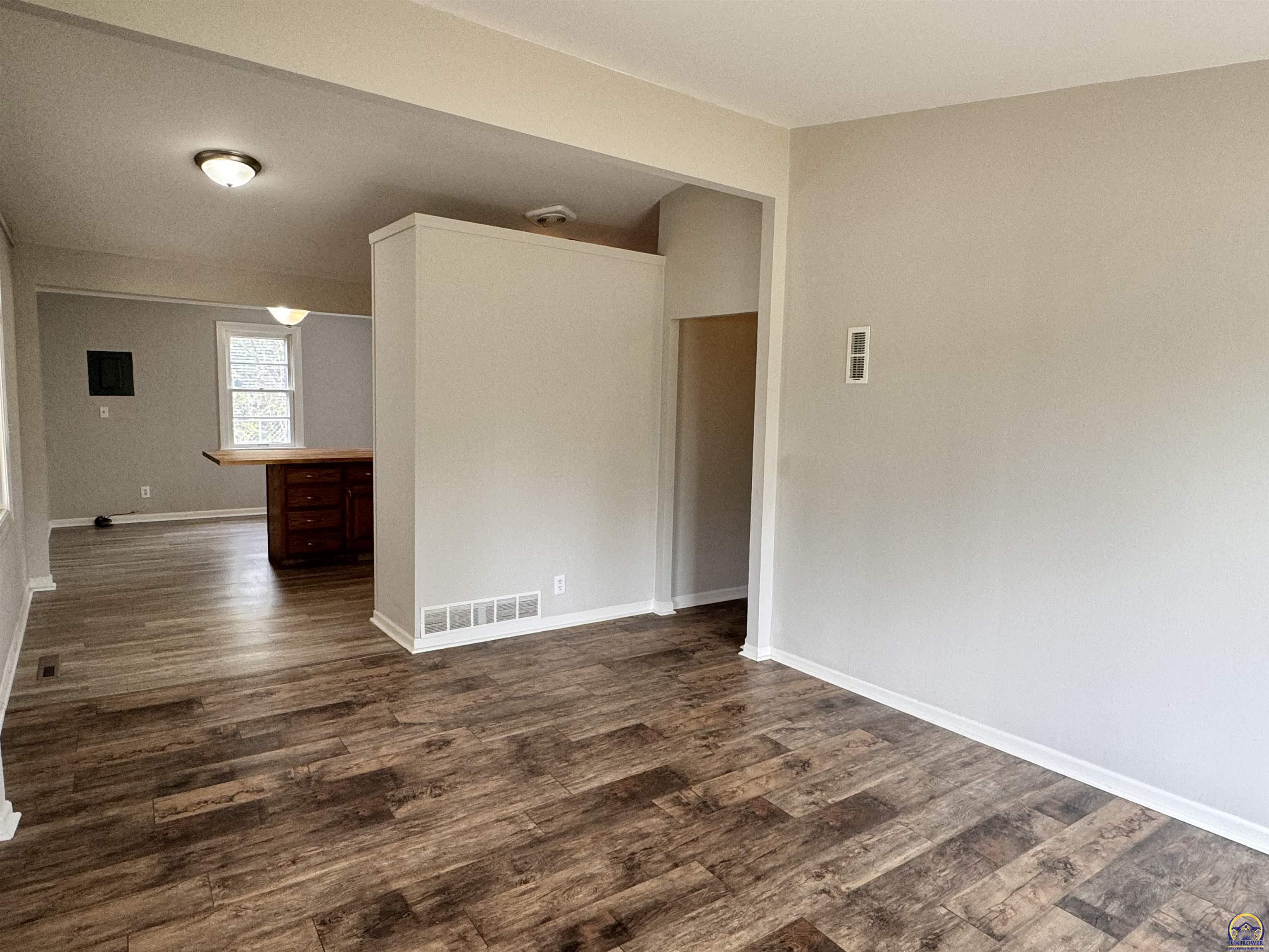 Topeka, Kansas 66611, United States, 3 Bedrooms Bedrooms, ,1 BathroomBathrooms,Residential,Pending,60306