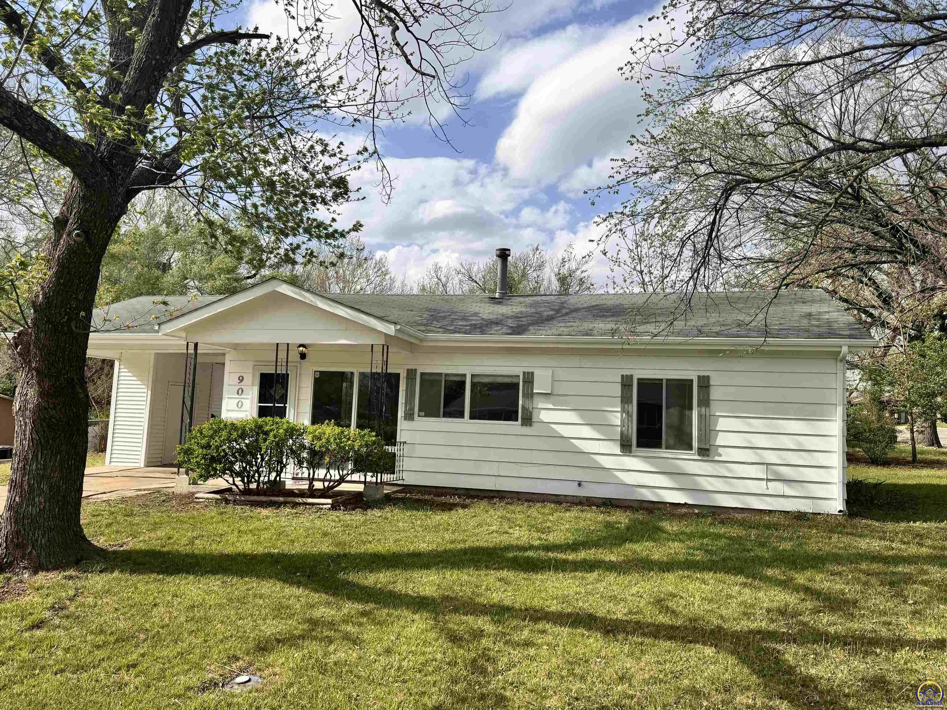 Topeka, Kansas 66611, United States, 3 Bedrooms Bedrooms, ,1 BathroomBathrooms,Residential,Pending,60306