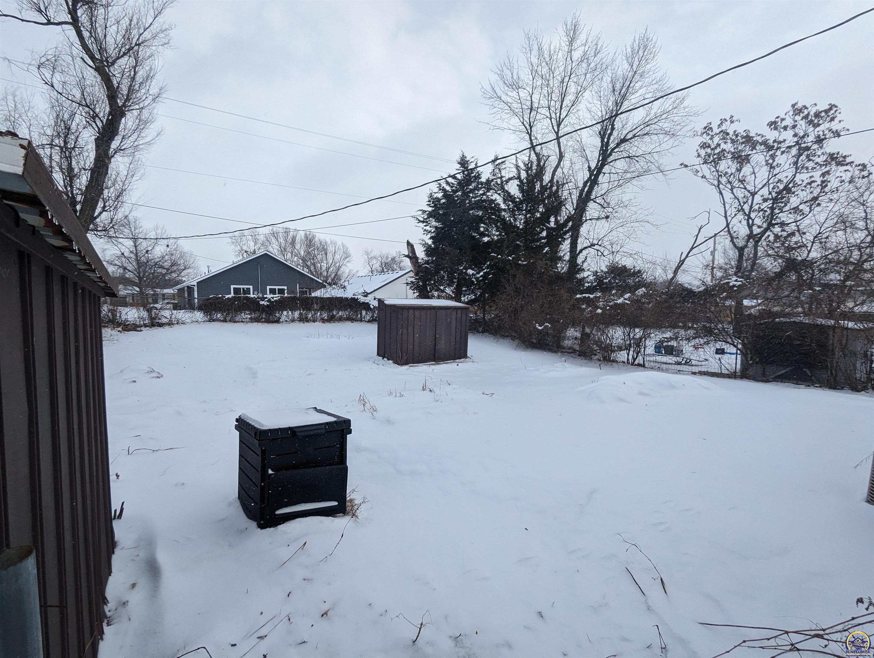 Topeka, Kansas 66604, United States, 3 Bedrooms Bedrooms, ,1 BathroomBathrooms,Residential,Pending,66819