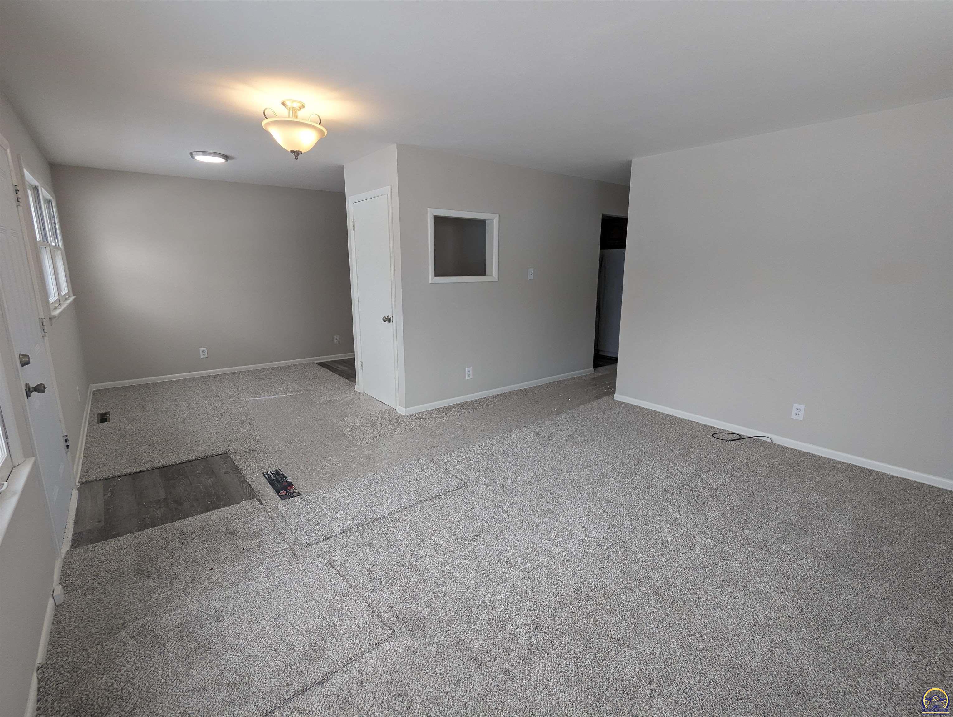 Topeka, Kansas 66604, United States, 3 Bedrooms Bedrooms, ,1 BathroomBathrooms,Residential,Pending,66819