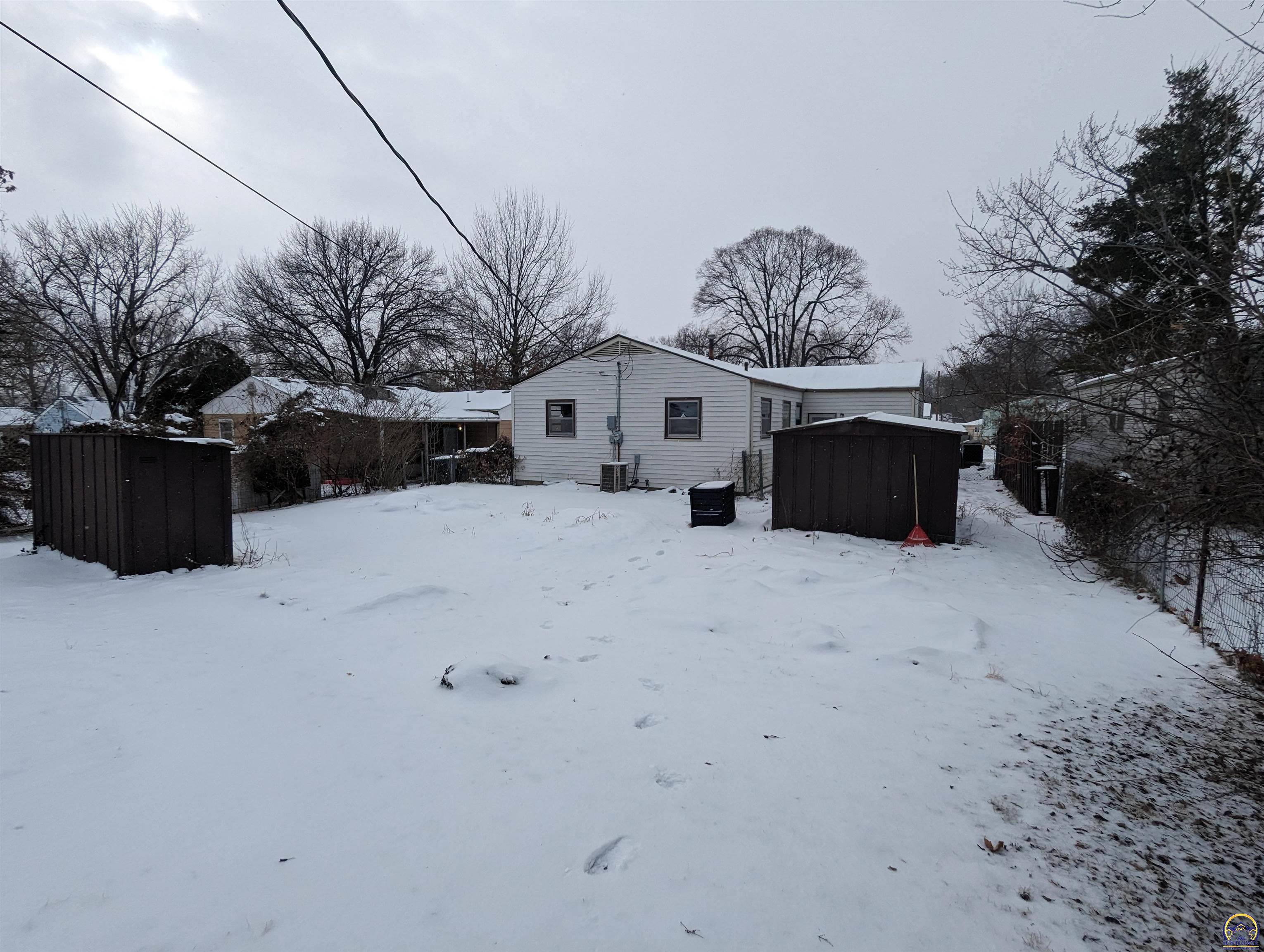 Topeka, Kansas 66604, United States, 3 Bedrooms Bedrooms, ,1 BathroomBathrooms,Residential,Pending,66819