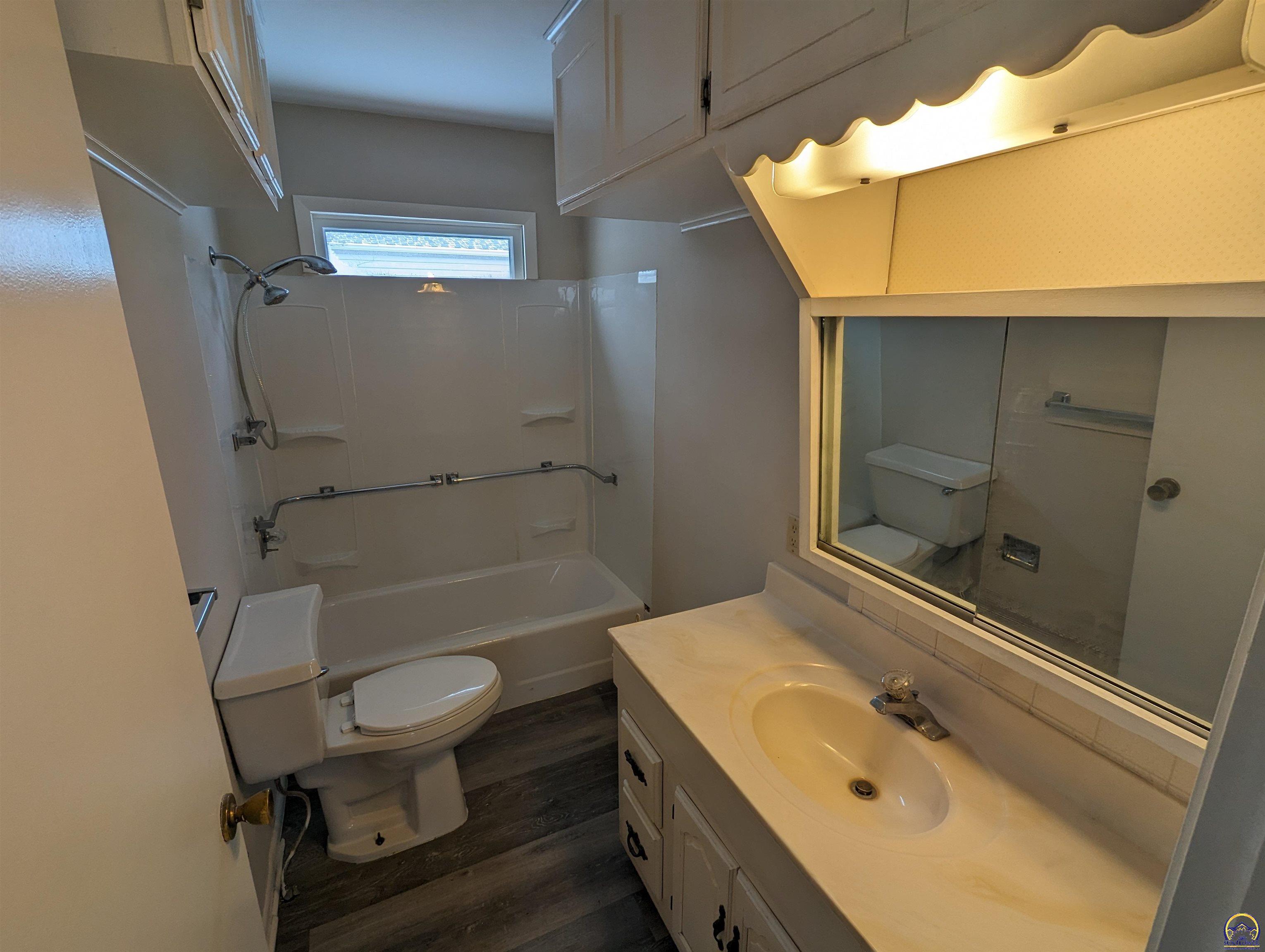 Topeka, Kansas 66604, United States, 3 Bedrooms Bedrooms, ,1 BathroomBathrooms,Residential,Pending,66819