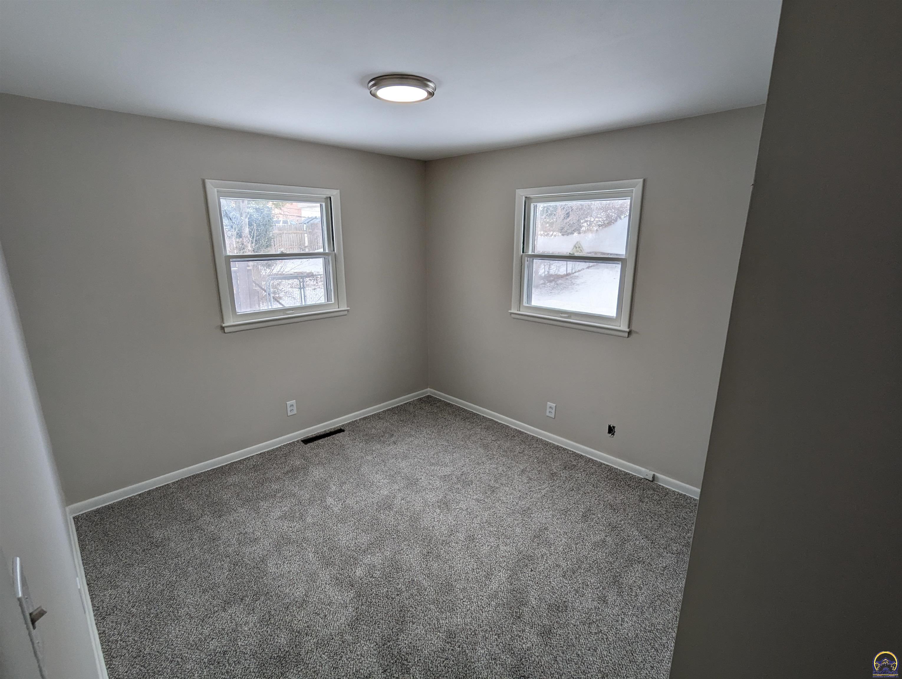 Topeka, Kansas 66604, United States, 3 Bedrooms Bedrooms, ,1 BathroomBathrooms,Residential,Pending,66819