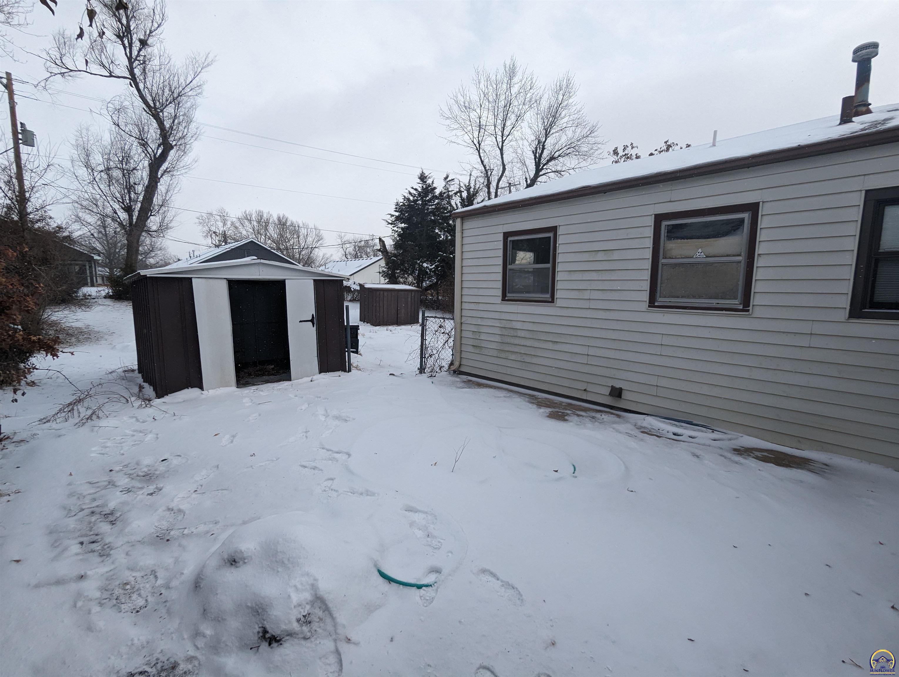 Topeka, Kansas 66604, United States, 3 Bedrooms Bedrooms, ,1 BathroomBathrooms,Residential,Pending,66819