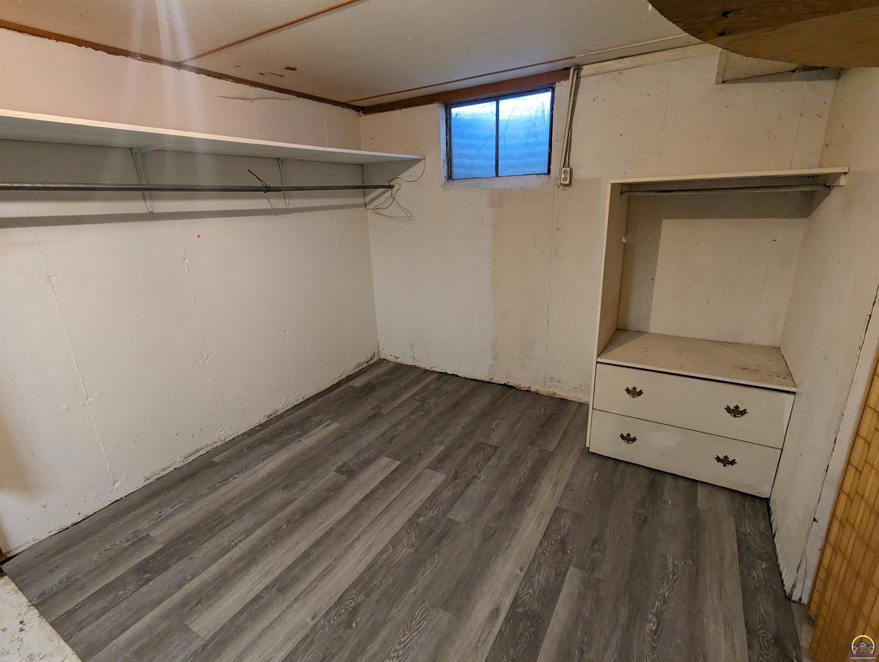 Topeka, Kansas 66604, United States, 3 Bedrooms Bedrooms, ,1 BathroomBathrooms,Residential,Pending,66819