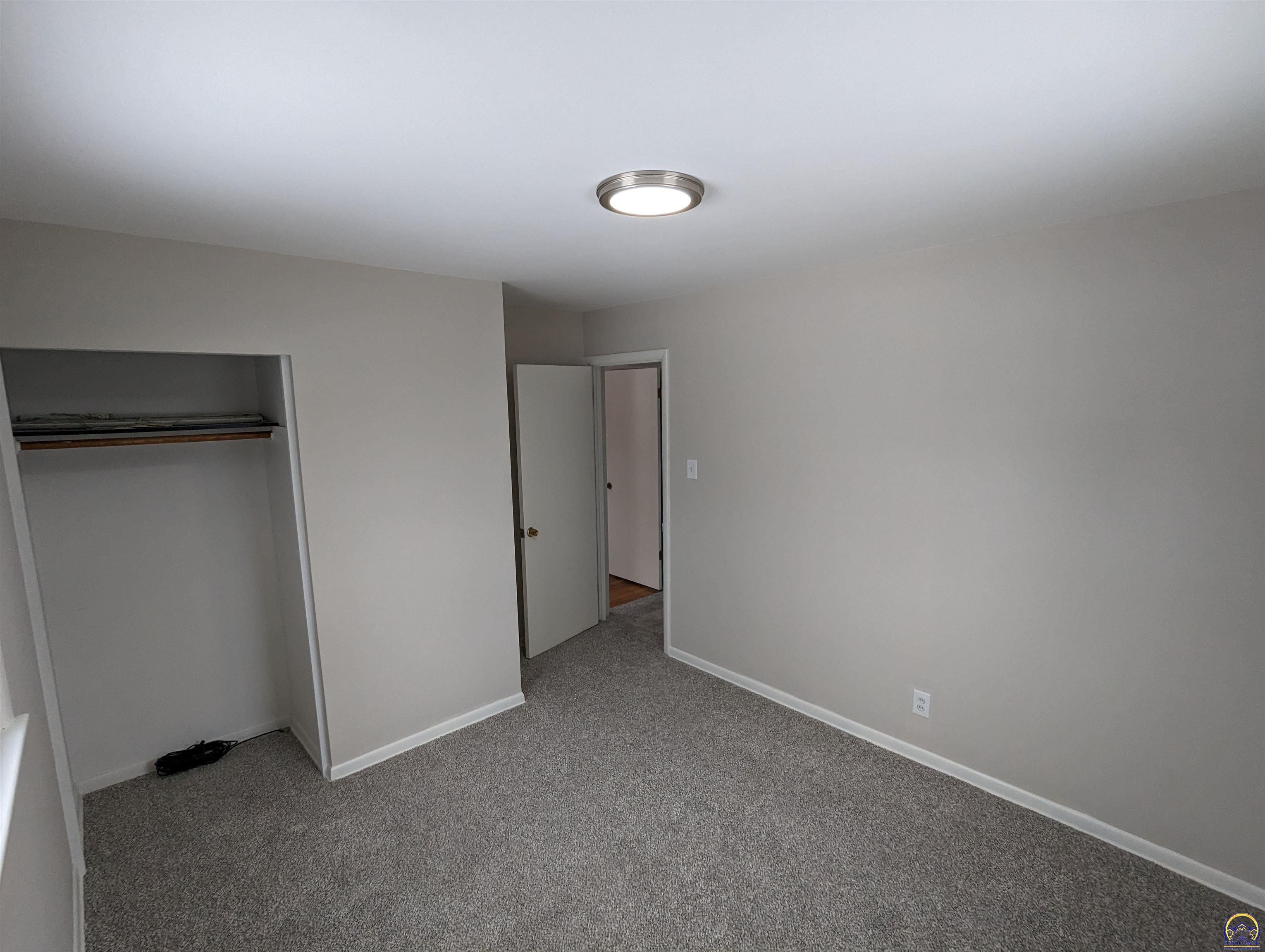 Topeka, Kansas 66604, United States, 3 Bedrooms Bedrooms, ,1 BathroomBathrooms,Residential,Pending,66819