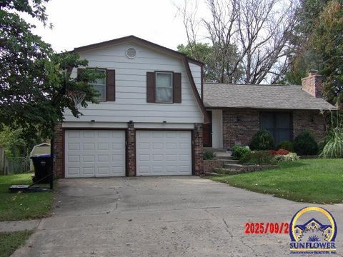 Photo of 3213 SW Kent St, Topeka, KS 66614 (MLS # 241544)