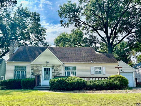 Photo of 3119 SW 11th St, Topeka, KS 66604 (MLS # 246819)