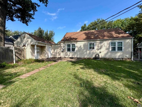 Tiny photo for 3119 SW 11th St, Topeka, KS 66604 (MLS # 246819)