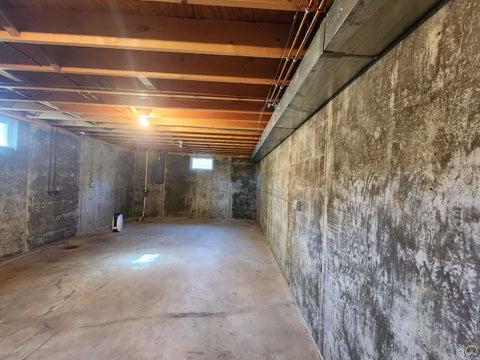 Tiny photo for 2501 West View Dr, Emporia, KS 66801 (MLS # 244172)