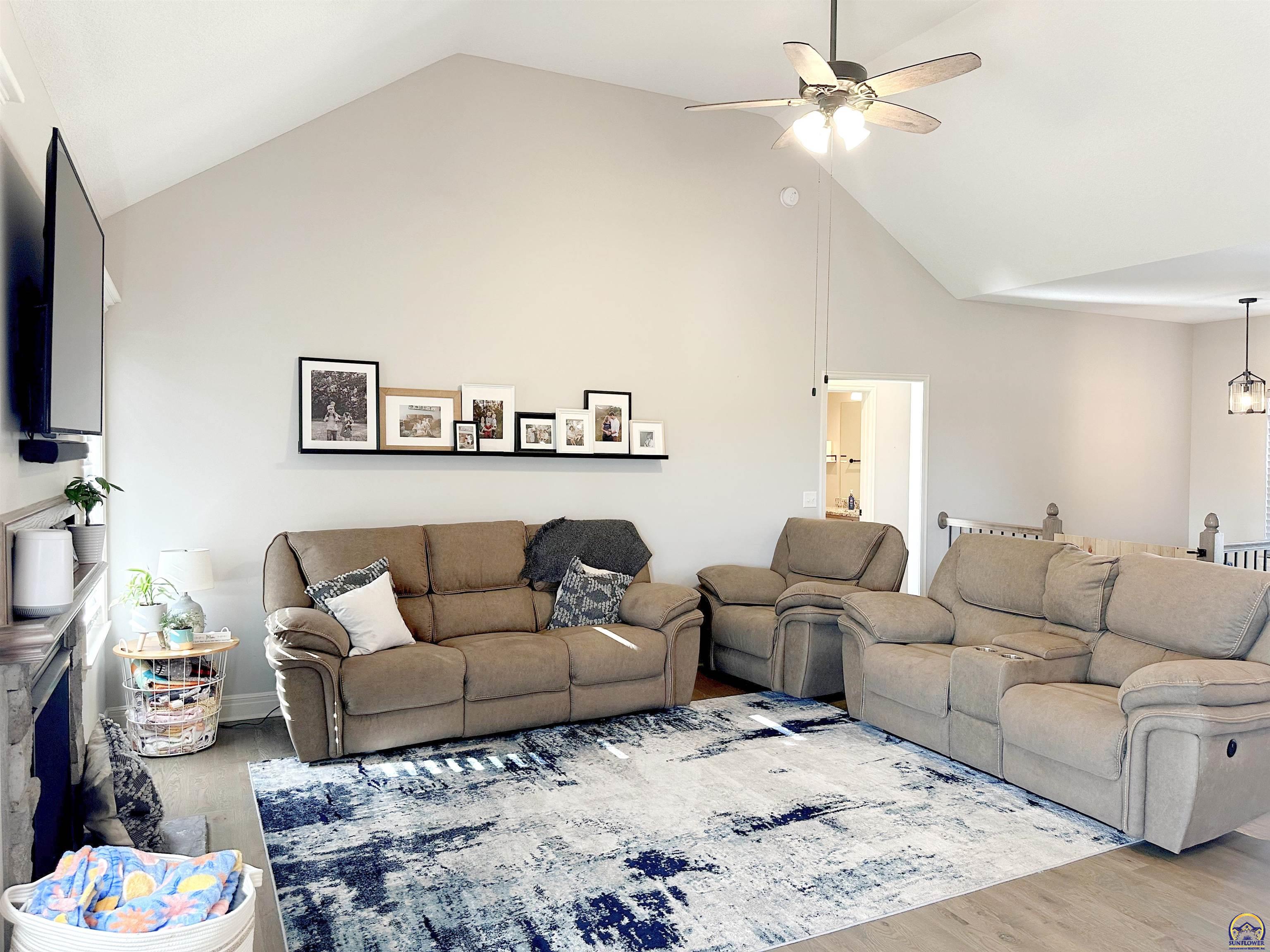 Linwood, Kansas 66052, United States, 5 Bedrooms Bedrooms, ,3 BathroomsBathrooms,Residential,Pending,62869