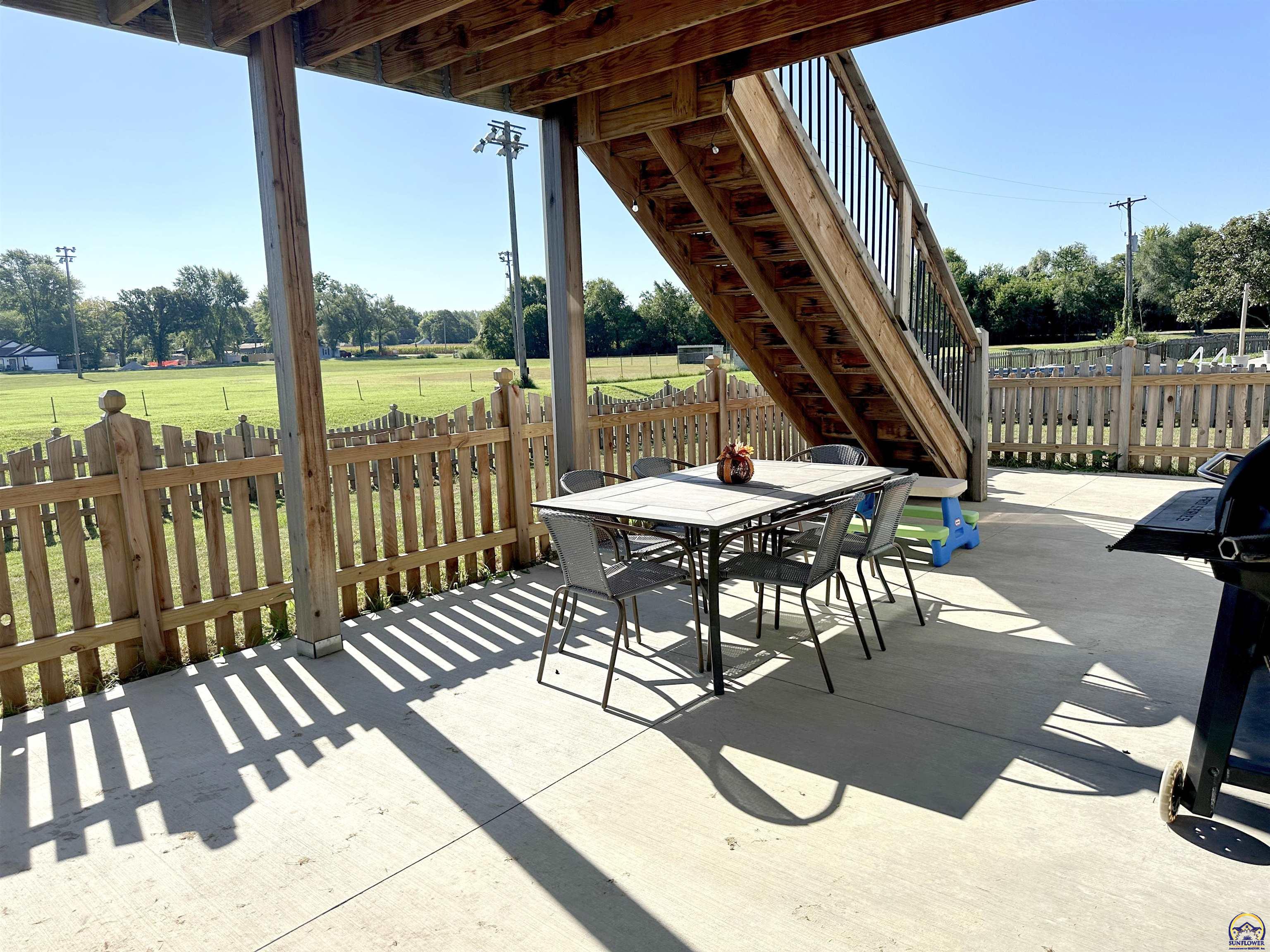 Linwood, Kansas 66052, United States, 5 Bedrooms Bedrooms, ,3 BathroomsBathrooms,Residential,Pending,62869