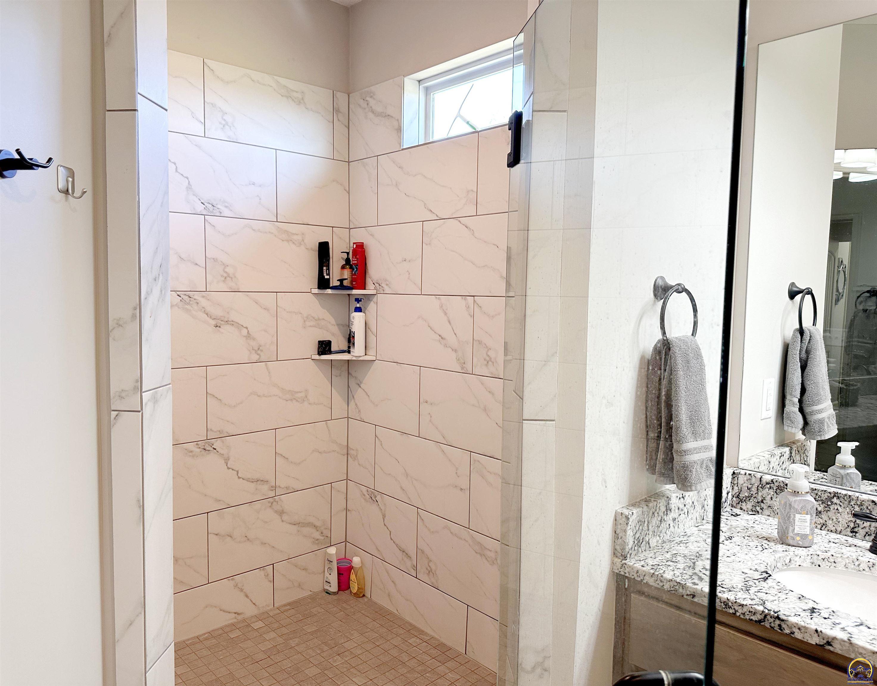 Linwood, Kansas 66052, United States, 5 Bedrooms Bedrooms, ,3 BathroomsBathrooms,Residential,Pending,62869