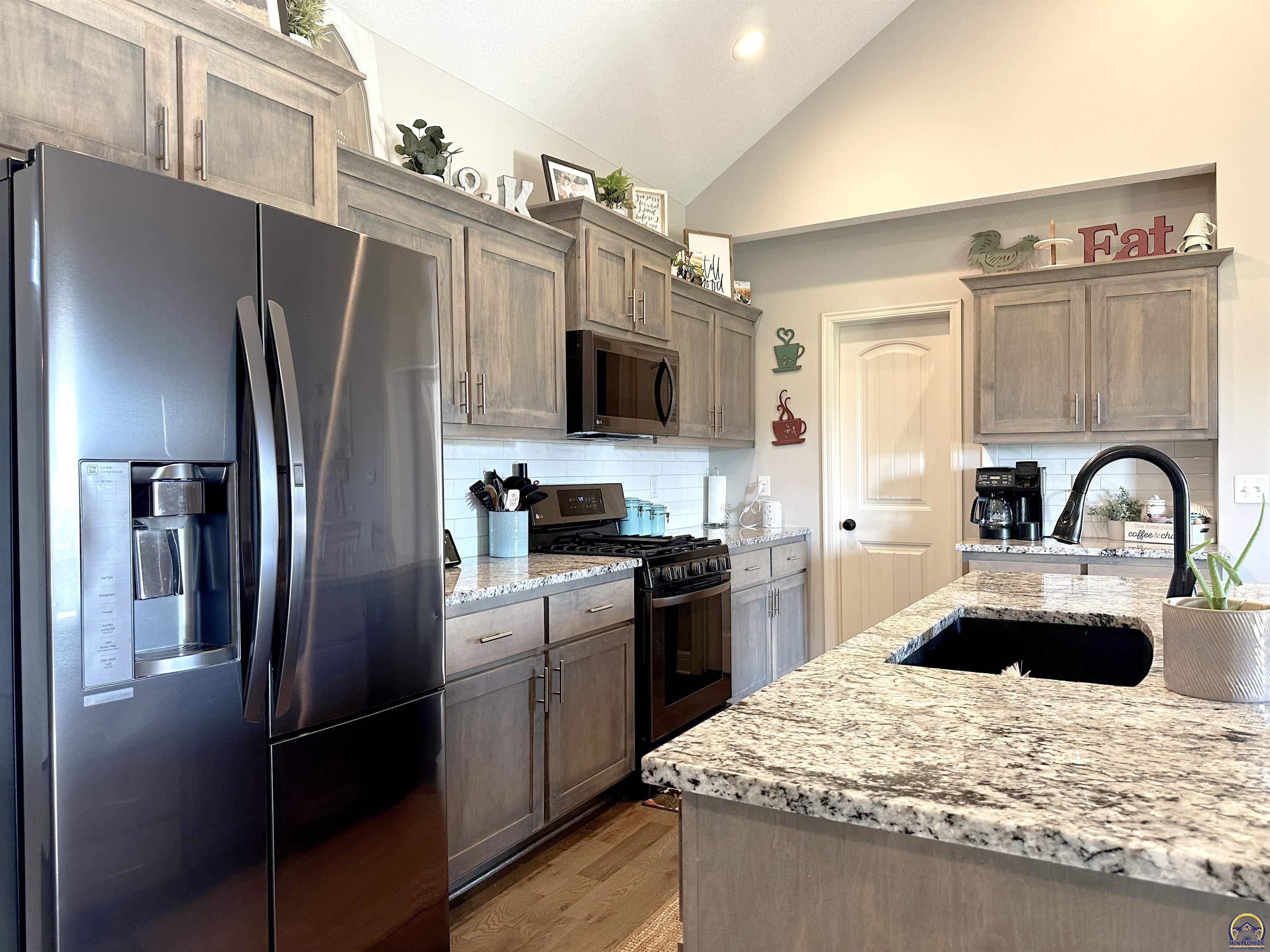 Linwood, Kansas 66052, United States, 5 Bedrooms Bedrooms, ,3 BathroomsBathrooms,Residential,Pending,62869