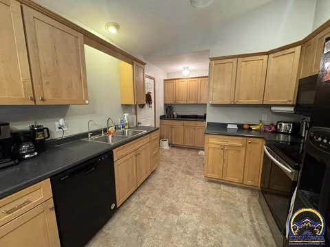 Tiny photo for 810 Kansas Ave, Hiawatha, KS 66434 (MLS # 245898)