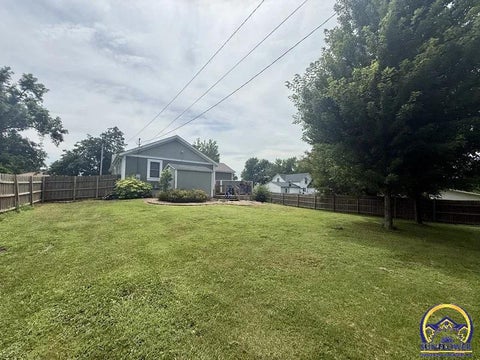 Tiny photo for 810 Kansas Ave, Hiawatha, KS 66434 (MLS # 245898)