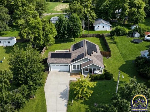 Tiny photo for 810 Kansas Ave, Hiawatha, KS 66434 (MLS # 245898)
