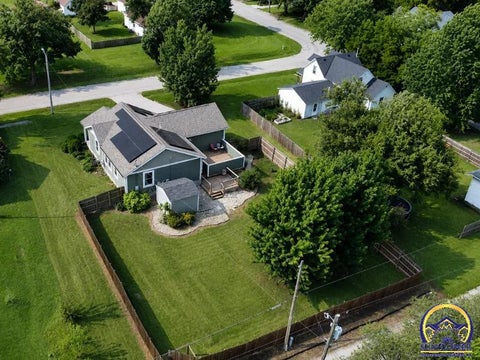 Tiny photo for 810 Kansas Ave, Hiawatha, KS 66434 (MLS # 245898)