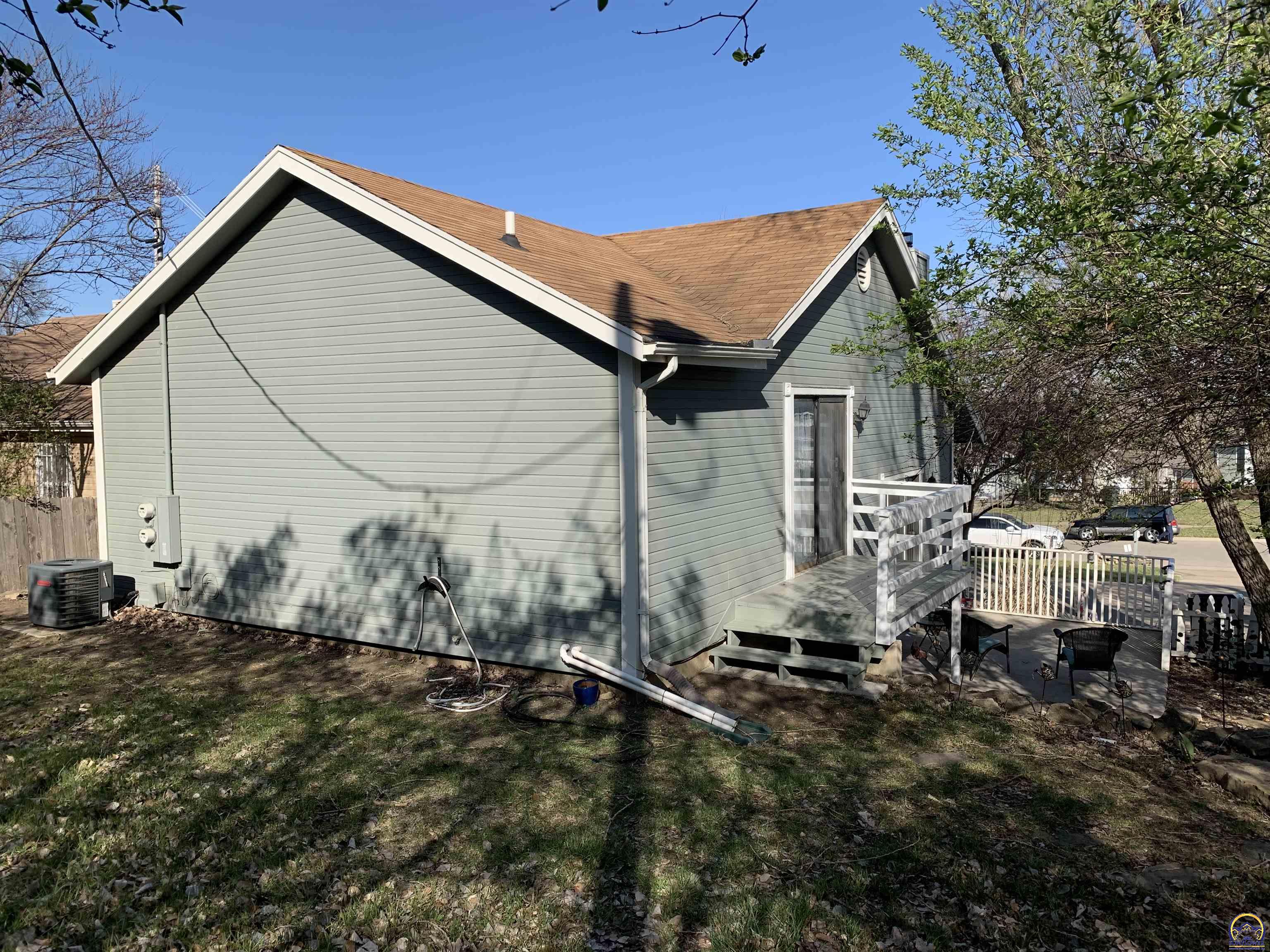 Topeka, Kansas 66614, United States, 2 Bedrooms Bedrooms, ,2 BathroomsBathrooms,Residential,Pending,62574