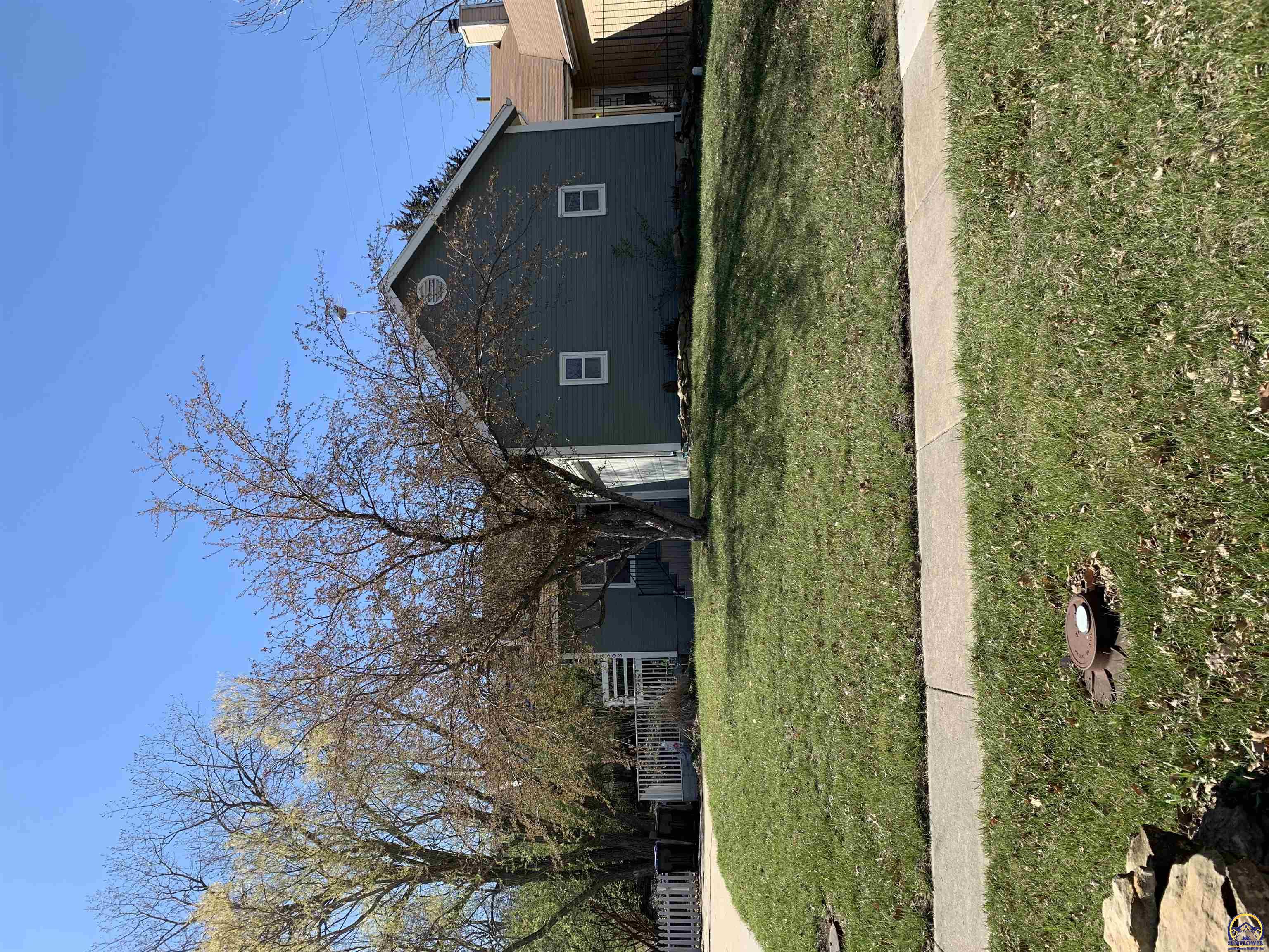 Topeka, Kansas 66614, United States, 2 Bedrooms Bedrooms, ,2 BathroomsBathrooms,Residential,Pending,62574