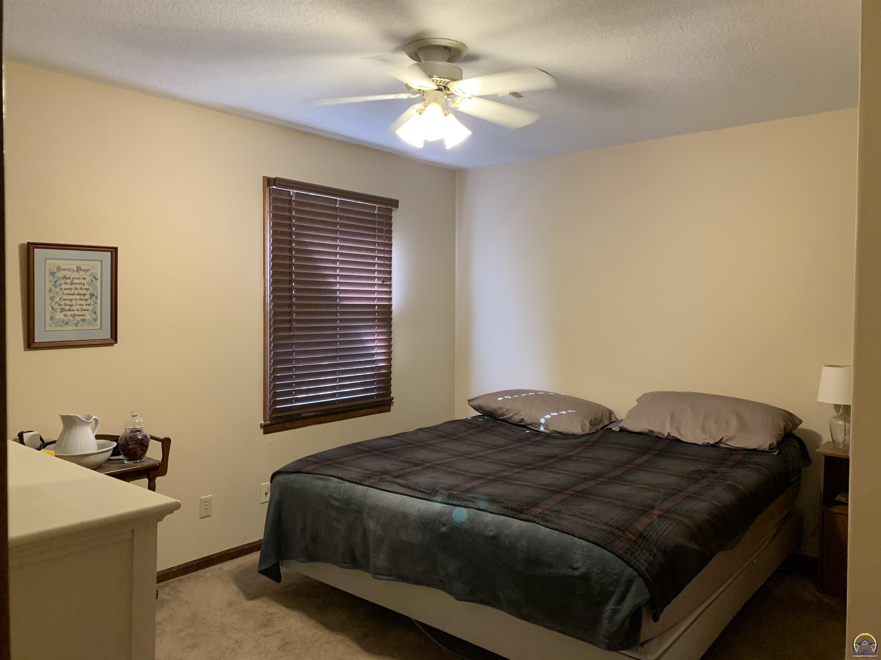 Topeka, Kansas 66614, United States, 2 Bedrooms Bedrooms, ,2 BathroomsBathrooms,Residential,Pending,62574