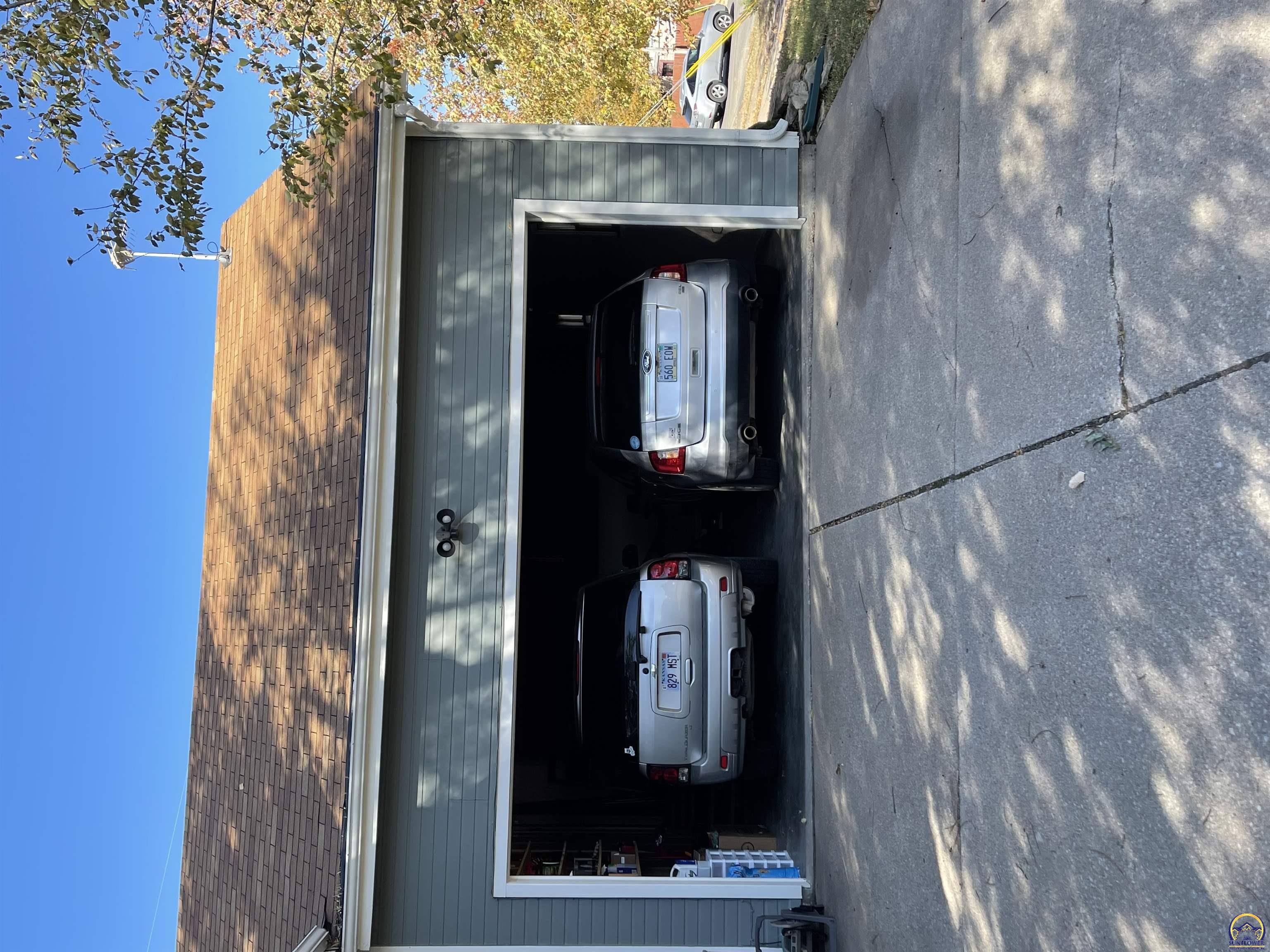 Topeka, Kansas 66614, United States, 2 Bedrooms Bedrooms, ,2 BathroomsBathrooms,Residential,Pending,62574