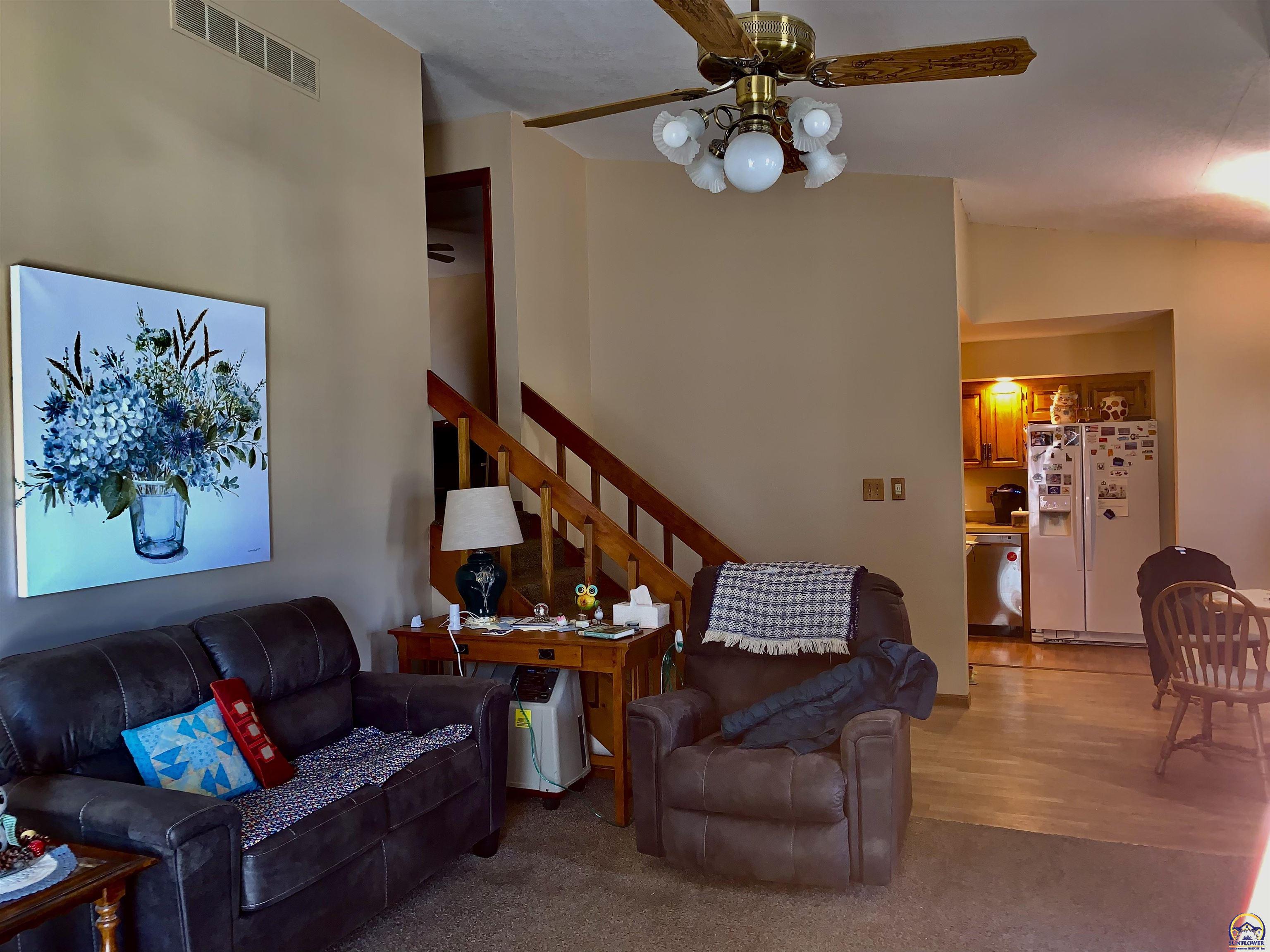 Topeka, Kansas 66614, United States, 2 Bedrooms Bedrooms, ,2 BathroomsBathrooms,Residential,Pending,62574