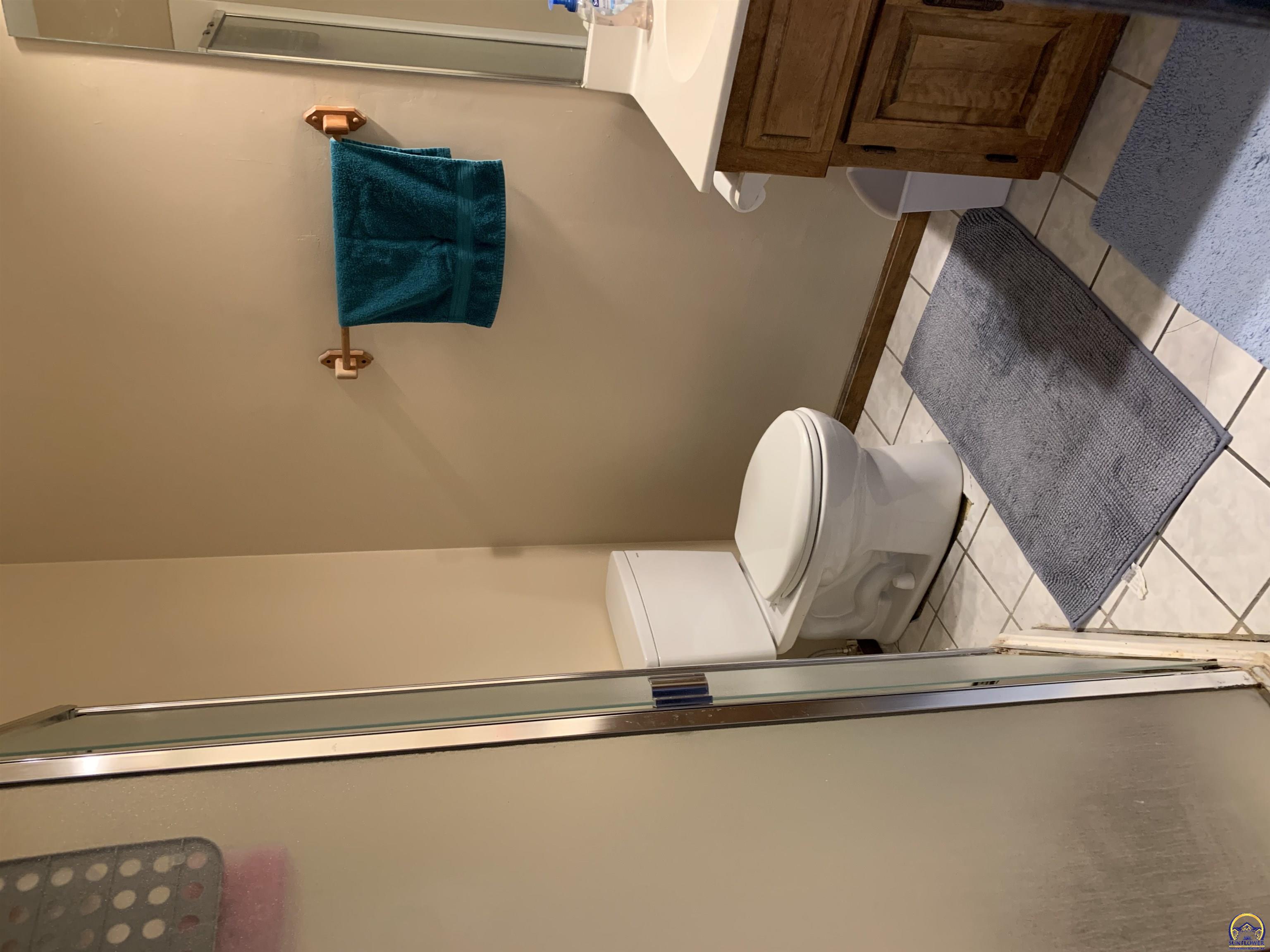 Topeka, Kansas 66614, United States, 2 Bedrooms Bedrooms, ,2 BathroomsBathrooms,Residential,Pending,62574