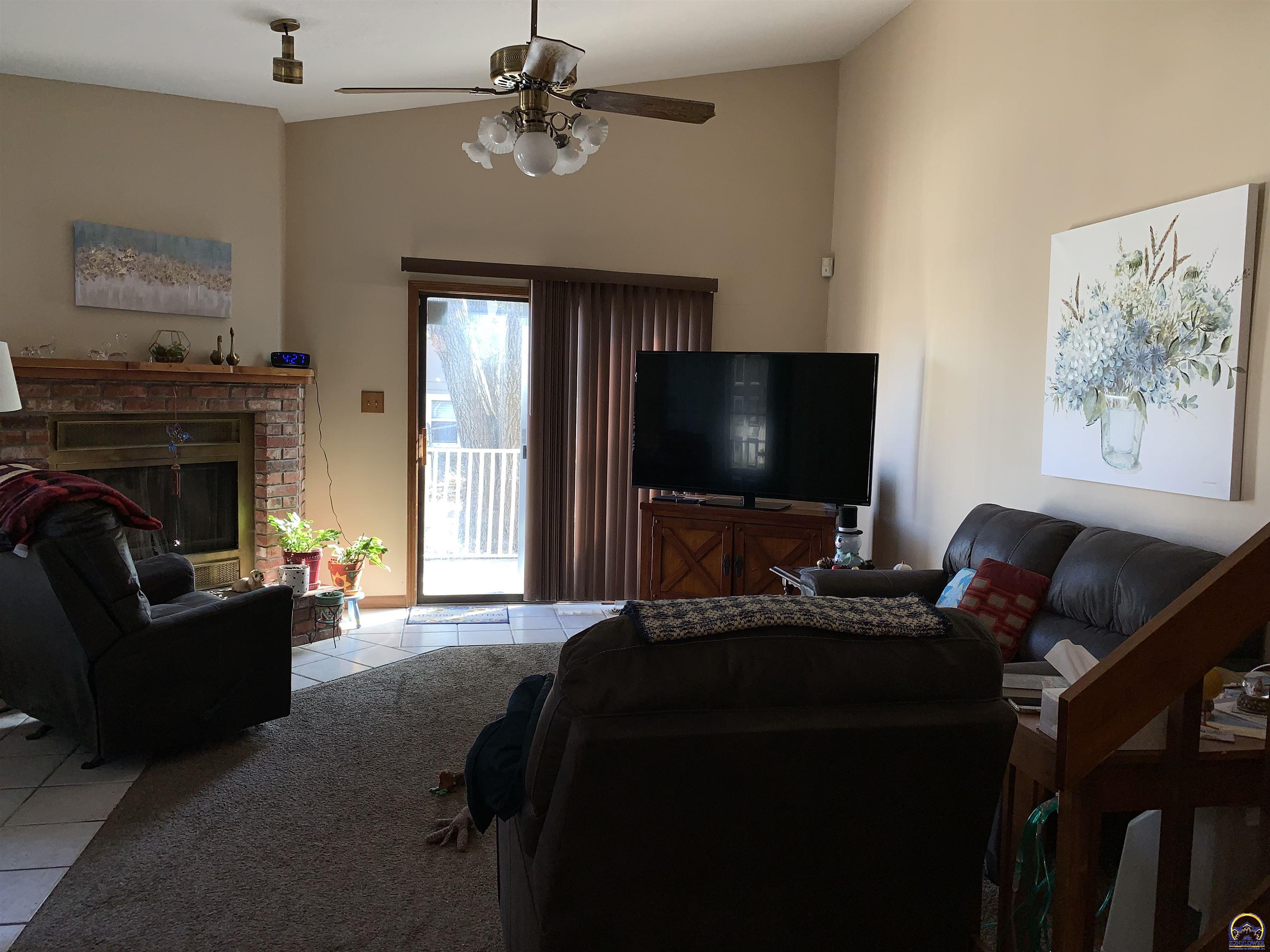 Topeka, Kansas 66614, United States, 2 Bedrooms Bedrooms, ,2 BathroomsBathrooms,Residential,Pending,62574