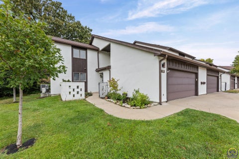 Tiny photo for 1701 Hammond Dr, Emporia, KS 66862 (MLS # 246617)
