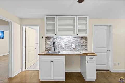 Tiny photo for 1701 Hammond Dr, Emporia, KS 66862 (MLS # 246617)