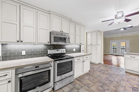 Tiny photo for 1701 Hammond Dr, Emporia, KS 66862 (MLS # 246617)