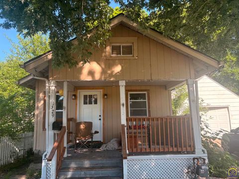 Photo of 1529 SE Monroe St, Topeka, KS 66612 (MLS # 244829)