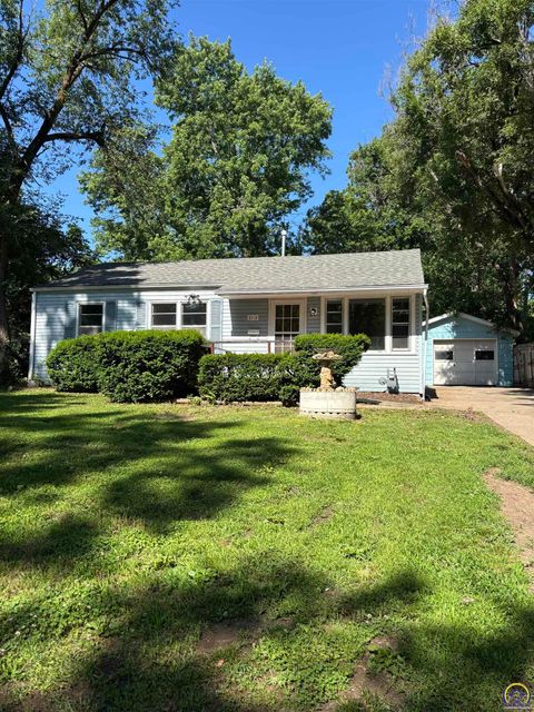 Photo of 2133 SE Ohio Ave, Topeka, KS 66605 (MLS # 244707)