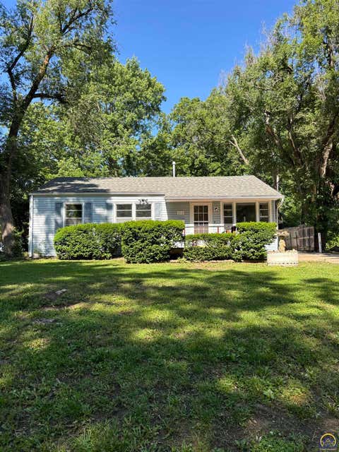 Tiny photo for 2133 SE Ohio Ave, Topeka, KS 66605 (MLS # 244707)