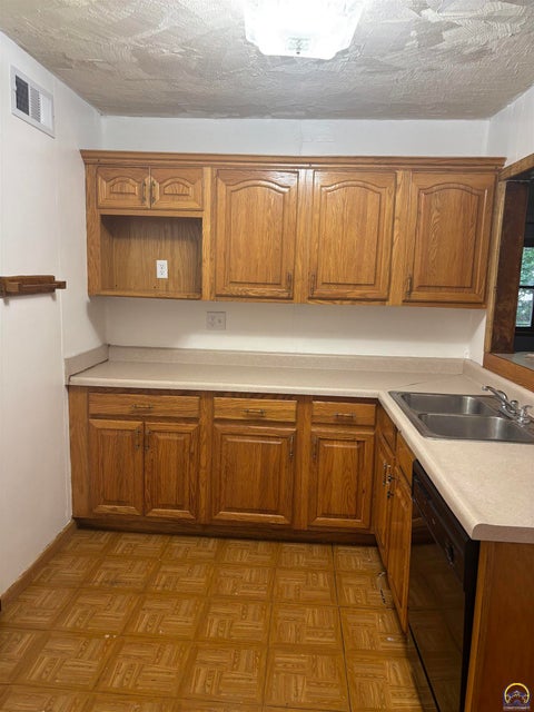 Tiny photo for 2133 SE Ohio Ave, Topeka, KS 66605 (MLS # 244707)