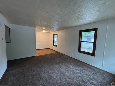 Tiny photo for 2133 SE Ohio Ave, Topeka, KS 66605 (MLS # 244707)