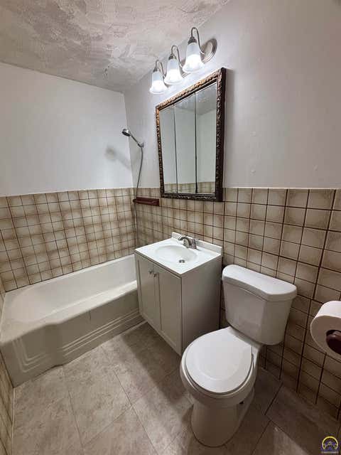 Tiny photo for 2133 SE Ohio Ave, Topeka, KS 66605 (MLS # 244707)