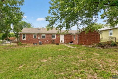 Tiny photo for 3104 SE Colorado Ave, Topeka, KS 66605 (MLS # 246786)
