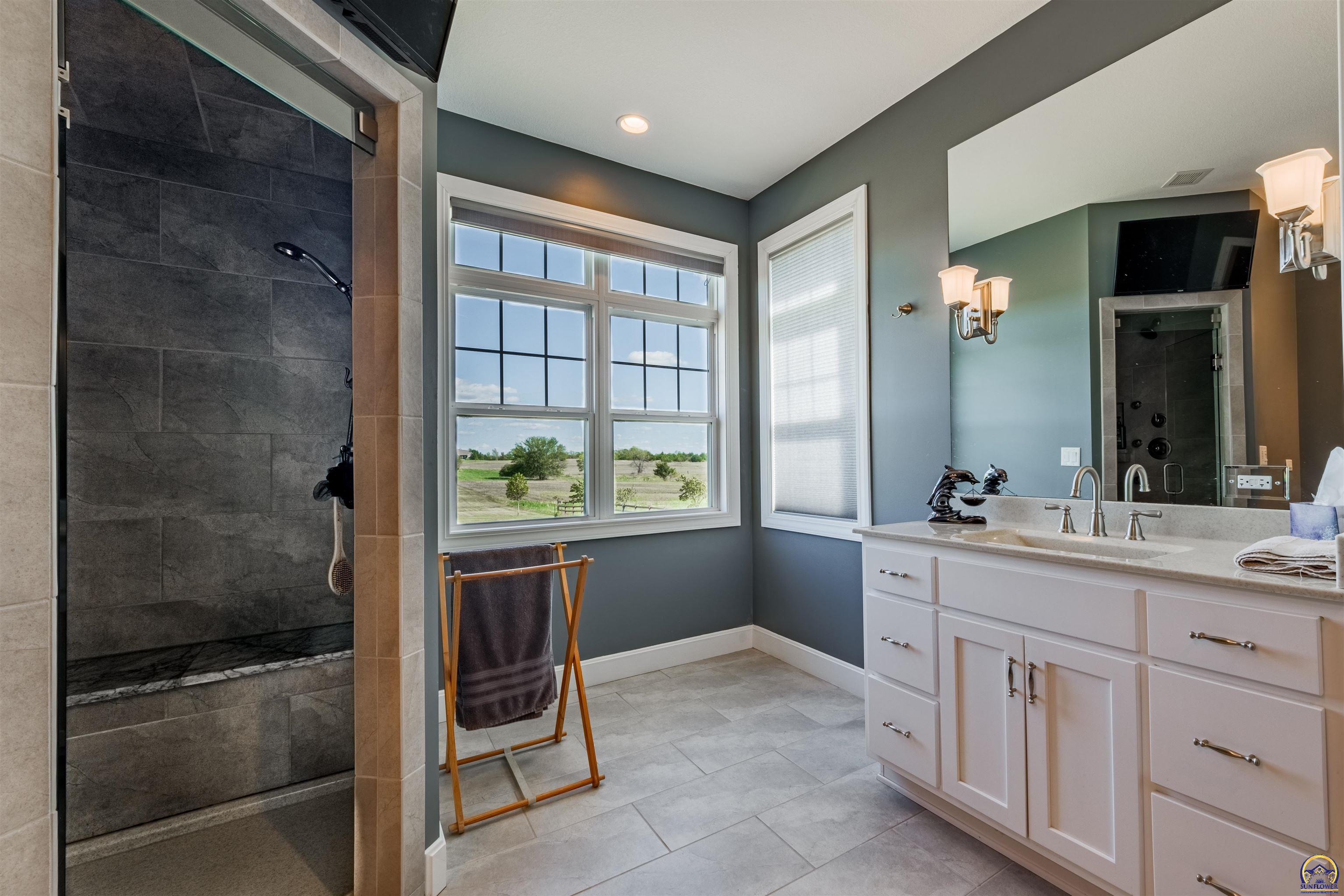 Berryton, Kansas 66409, United States, 2 Bedrooms Bedrooms, ,3 BathroomsBathrooms,Residential,Pending,41791