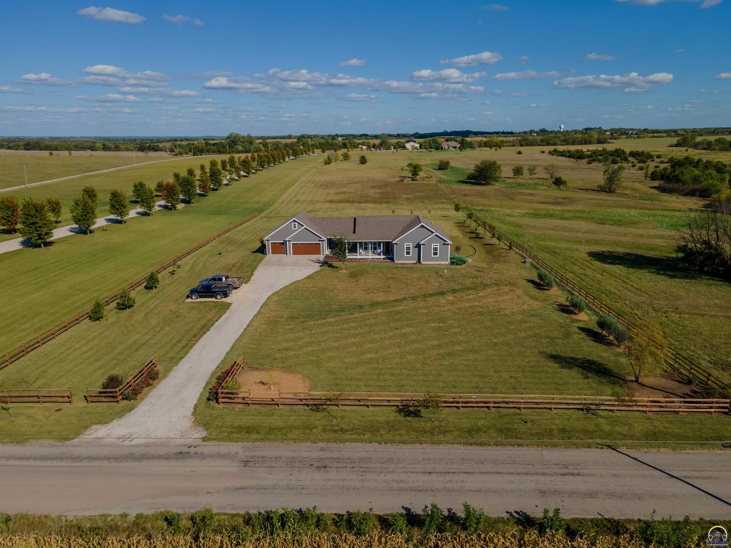 Berryton, Kansas 66409, United States, 2 Bedrooms Bedrooms, ,3 BathroomsBathrooms,Residential,Pending,41791