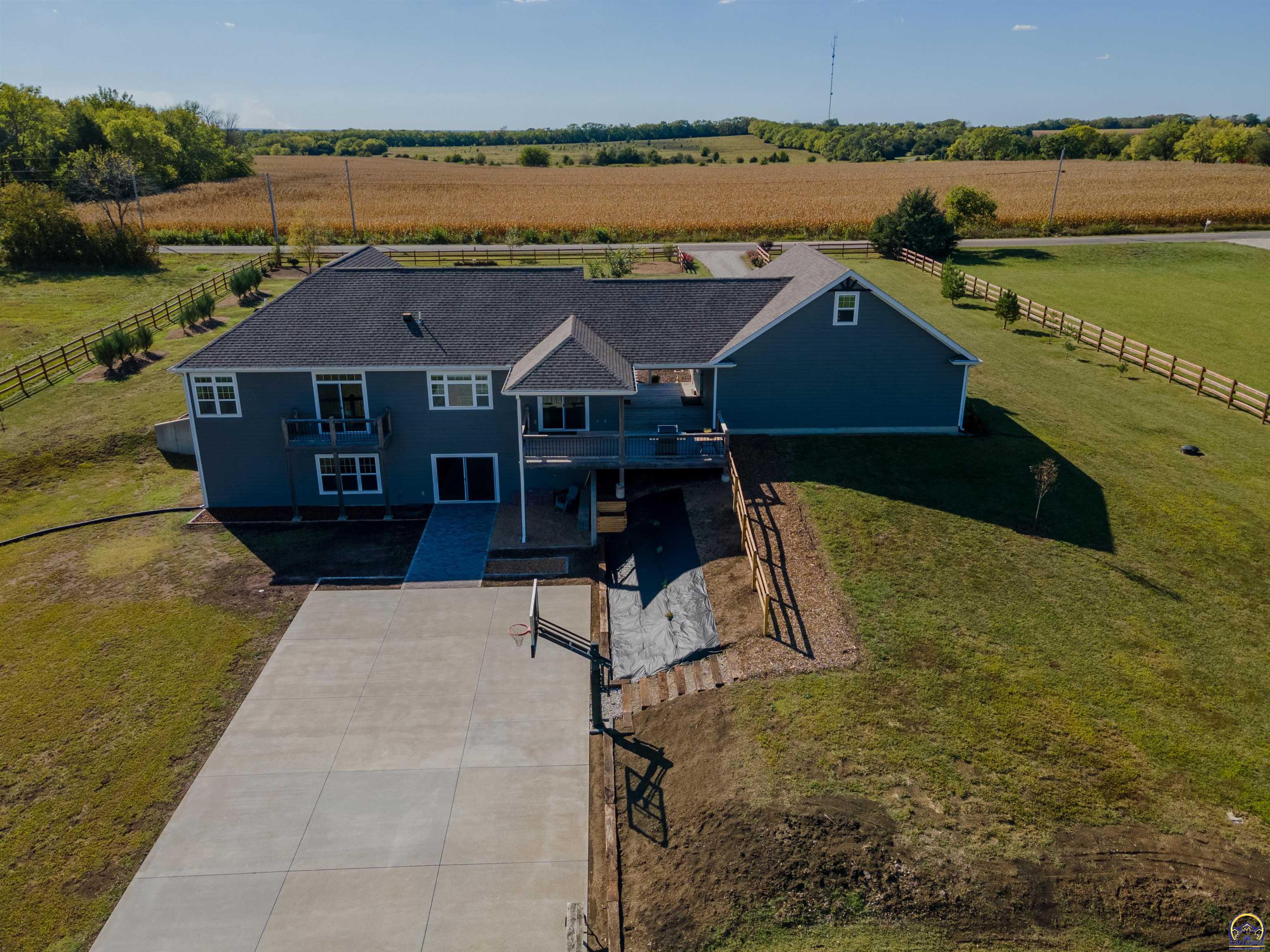 Berryton, Kansas 66409, United States, 2 Bedrooms Bedrooms, ,3 BathroomsBathrooms,Residential,Pending,41791