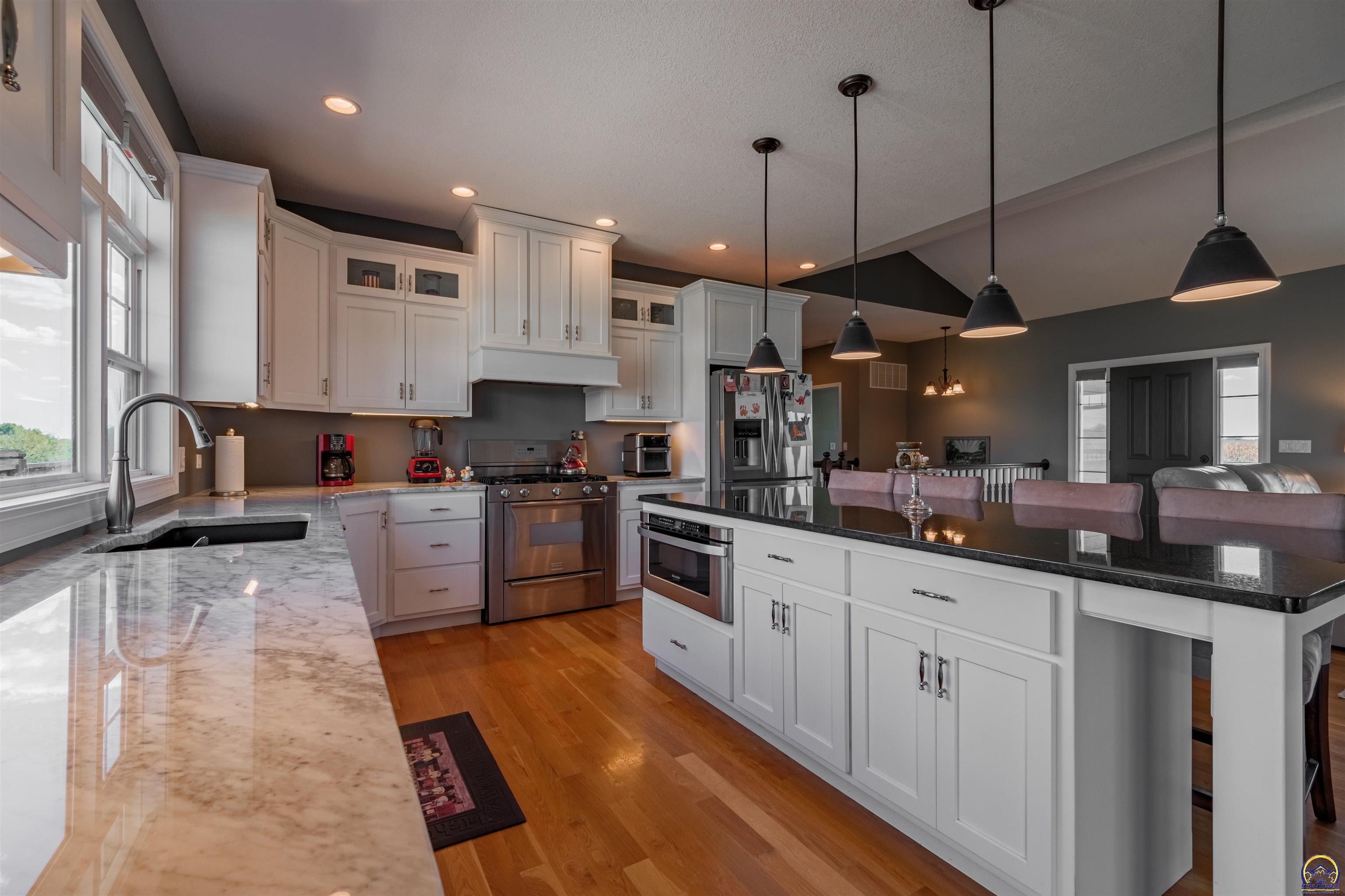 Berryton, Kansas 66409, United States, 2 Bedrooms Bedrooms, ,3 BathroomsBathrooms,Residential,Pending,41791